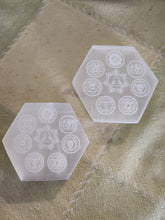 Load image into Gallery viewer, Chakra plates