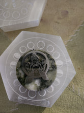 Load image into Gallery viewer, Moon plates