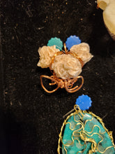 Load image into Gallery viewer, Mm desert rose pendant