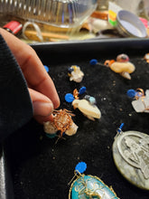 Load image into Gallery viewer, Mm desert rose pendant