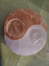 Load image into Gallery viewer, Yin &amp; yang selenite
