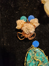 Load image into Gallery viewer, Mm desert rose pendant
